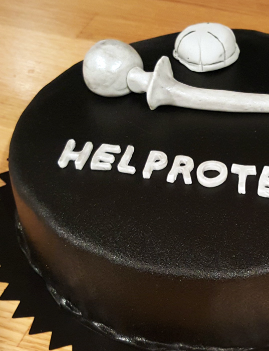 Hip prosthetic cake - Helprotestårtan