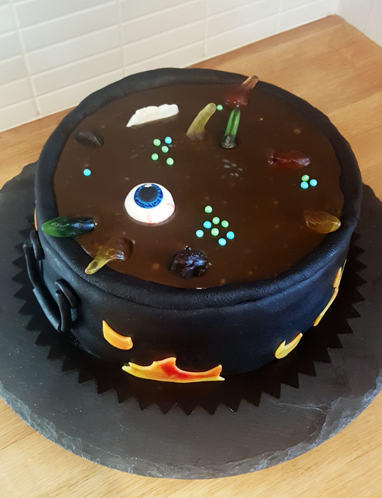 Cauldron cake - kitteltårta Halloween