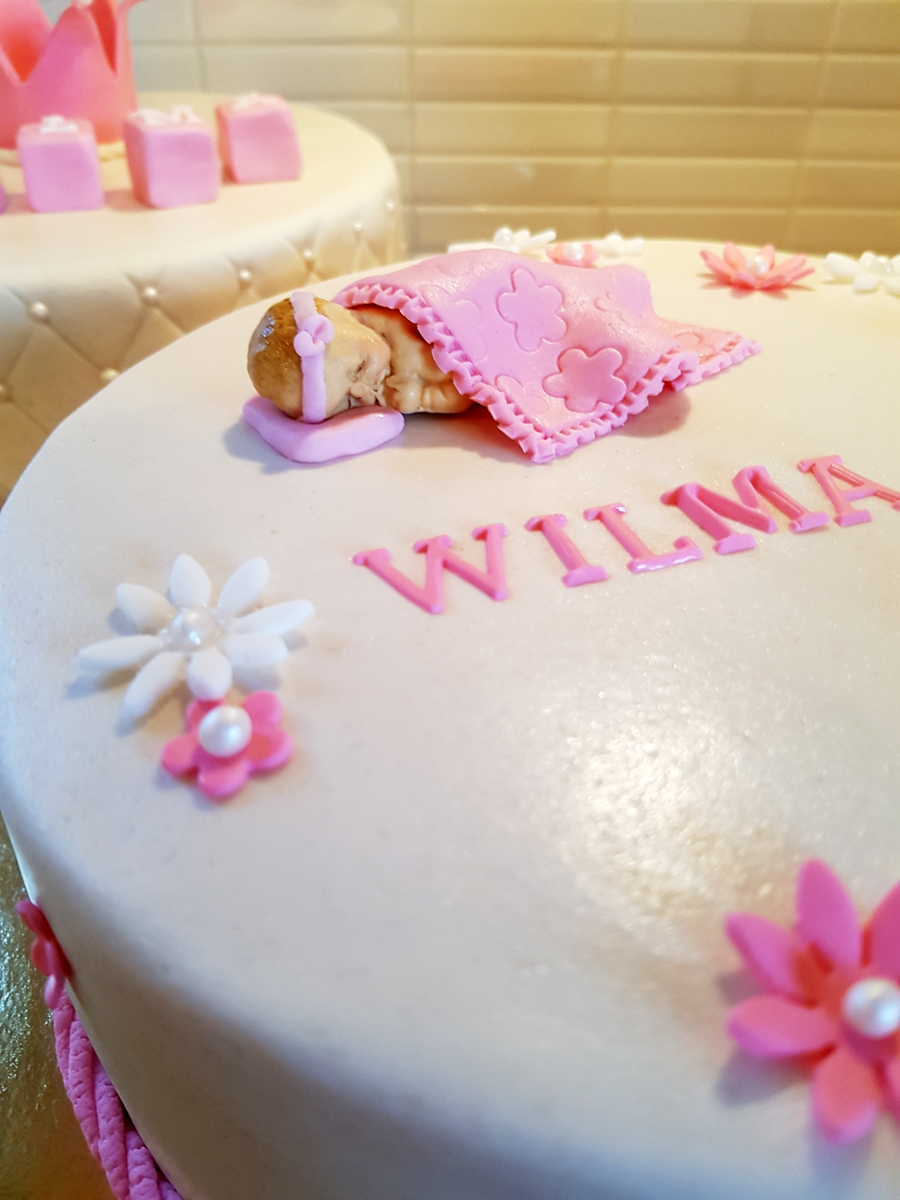 Christening cake, white and pink - doptårta i rosa och vitt