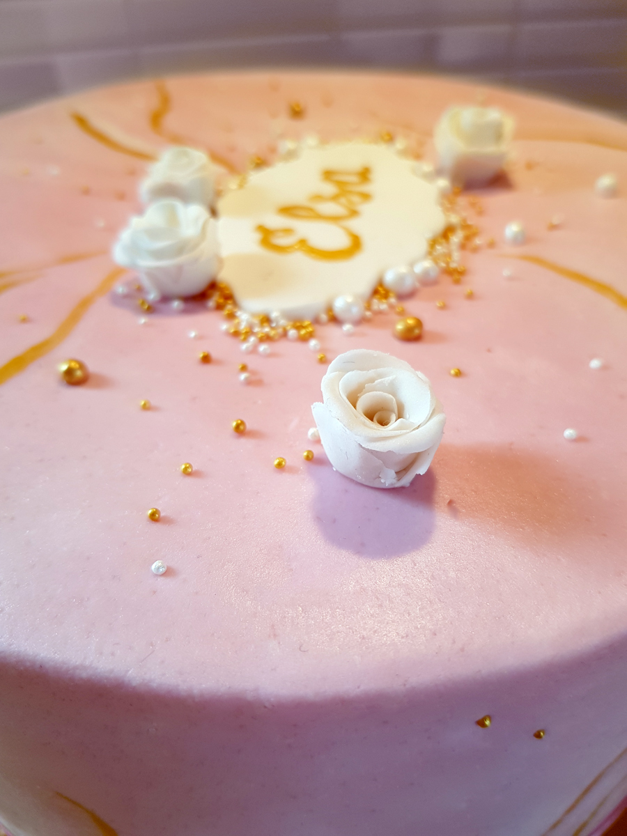 Elsas pink and gold cake - Elsas rosa och guldtårta