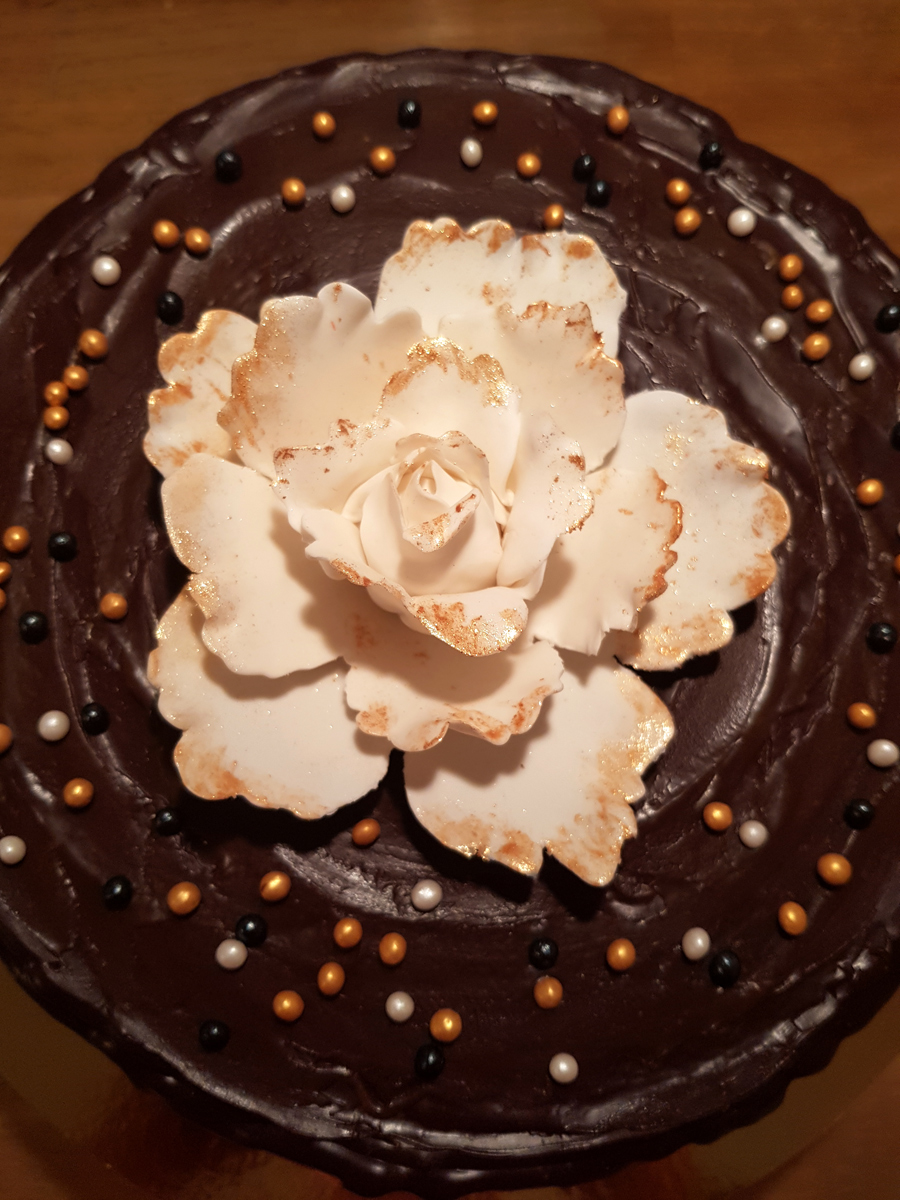 drip cake with large flower