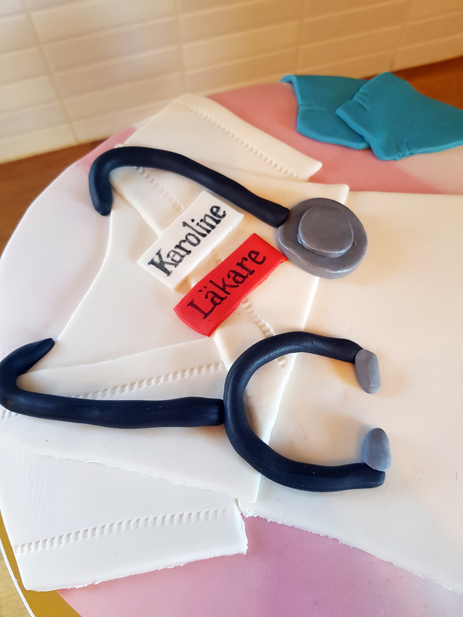 Doctor cake med school graduation cake - examenstårta läkare