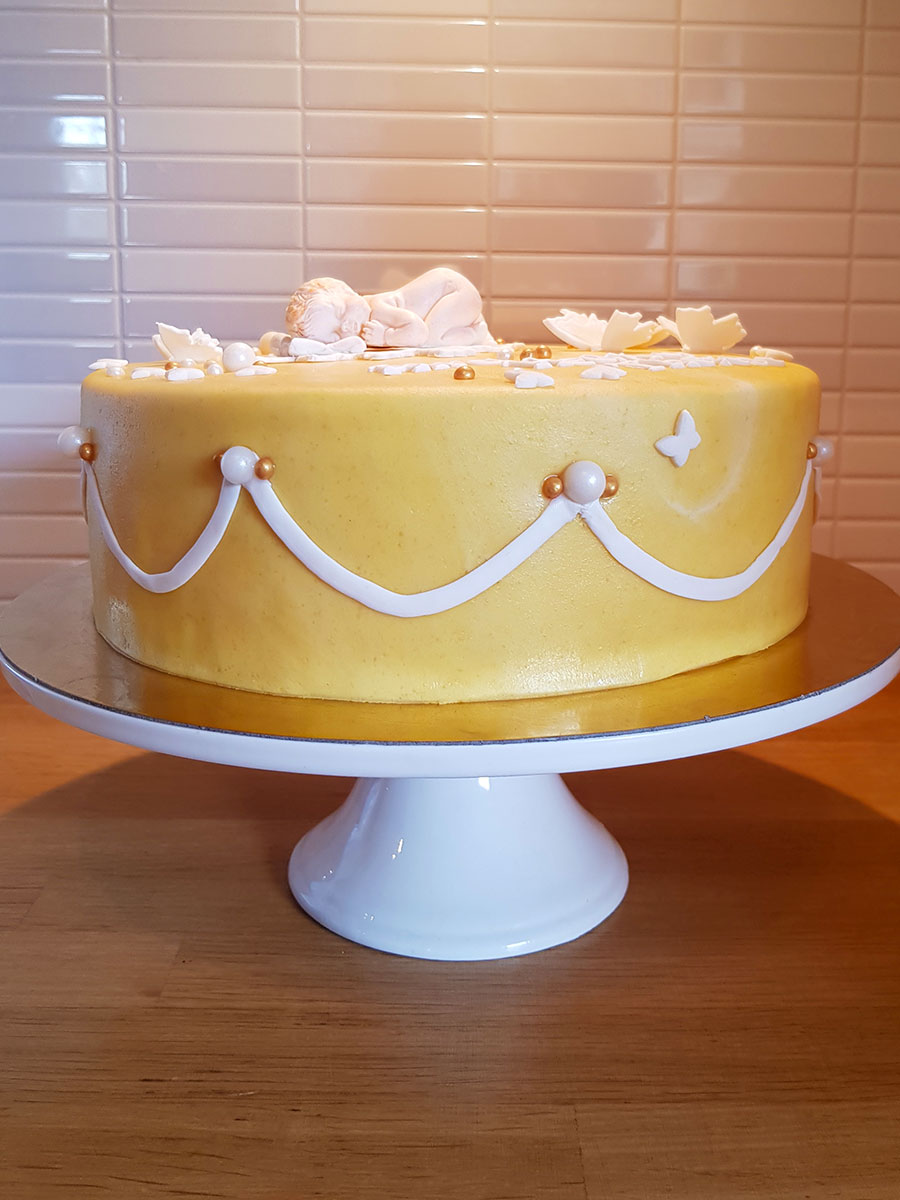 christening namngivning doptårta cake tårta yellow gul