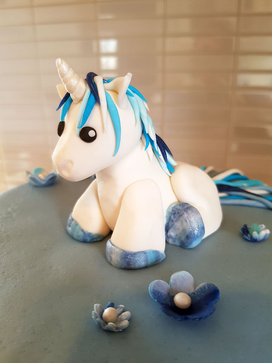 blue unicorn cake - blå enhörningstårta
